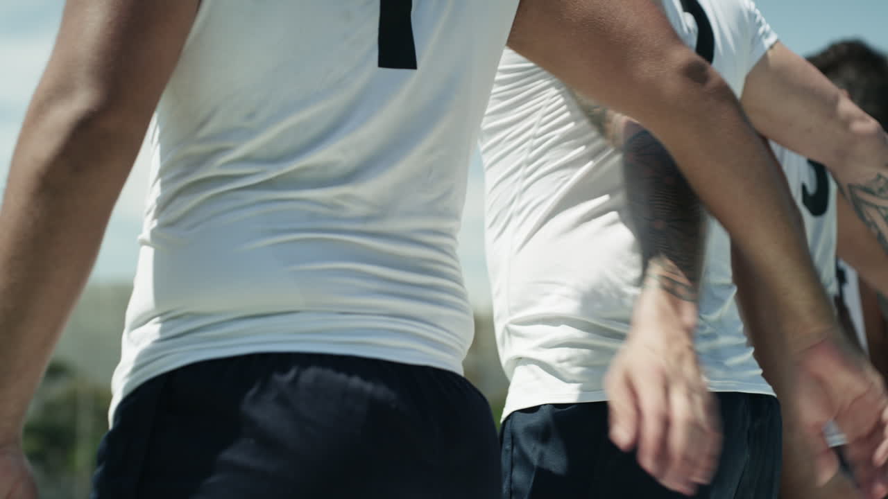 함께 서 있는 럭비 선수 들 의 집단