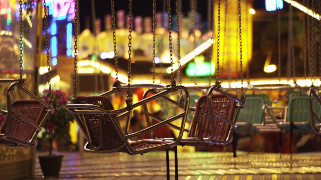 Empty chairoplane
