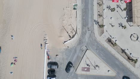 Vista-Aérea-De-La-Playa-De-Faro-Siguiendo-La-Calle---Portugal