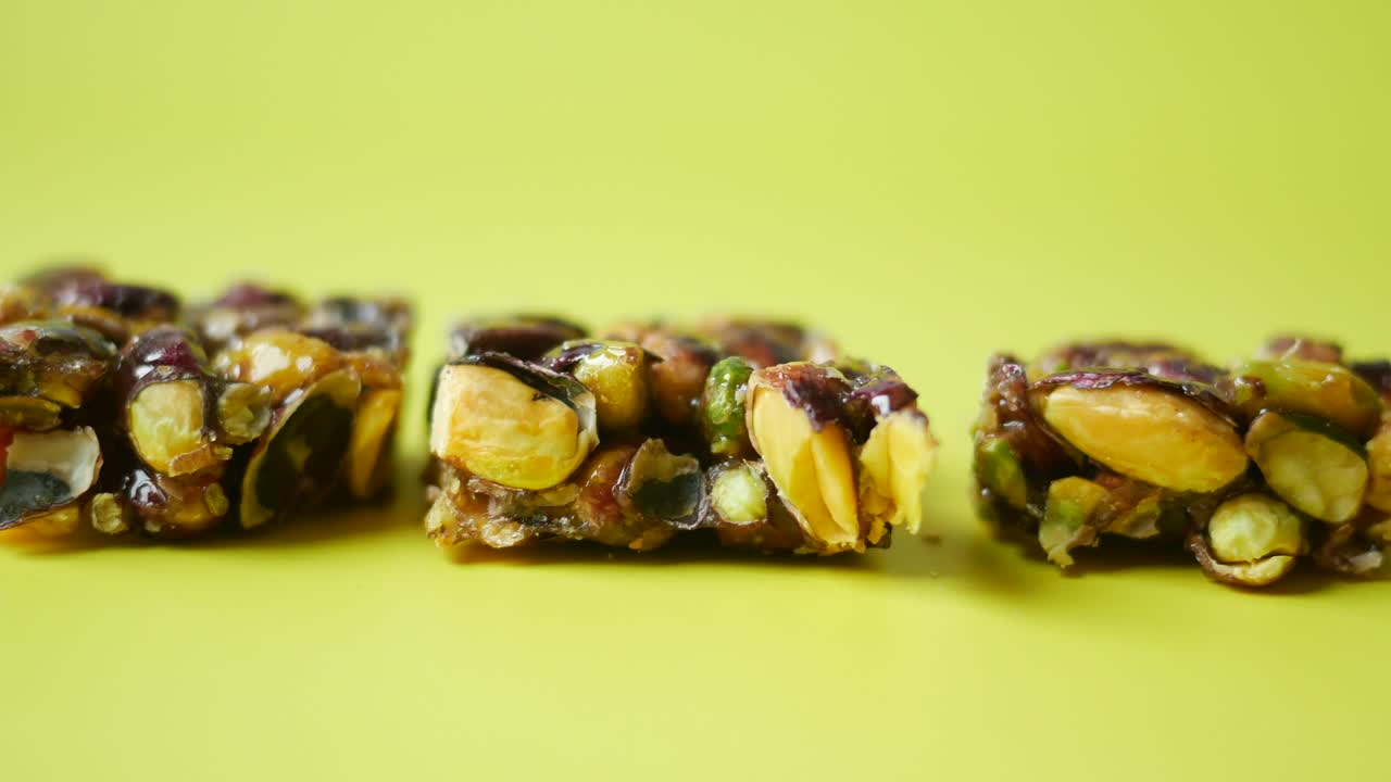 caramelos de pistacho y almendras