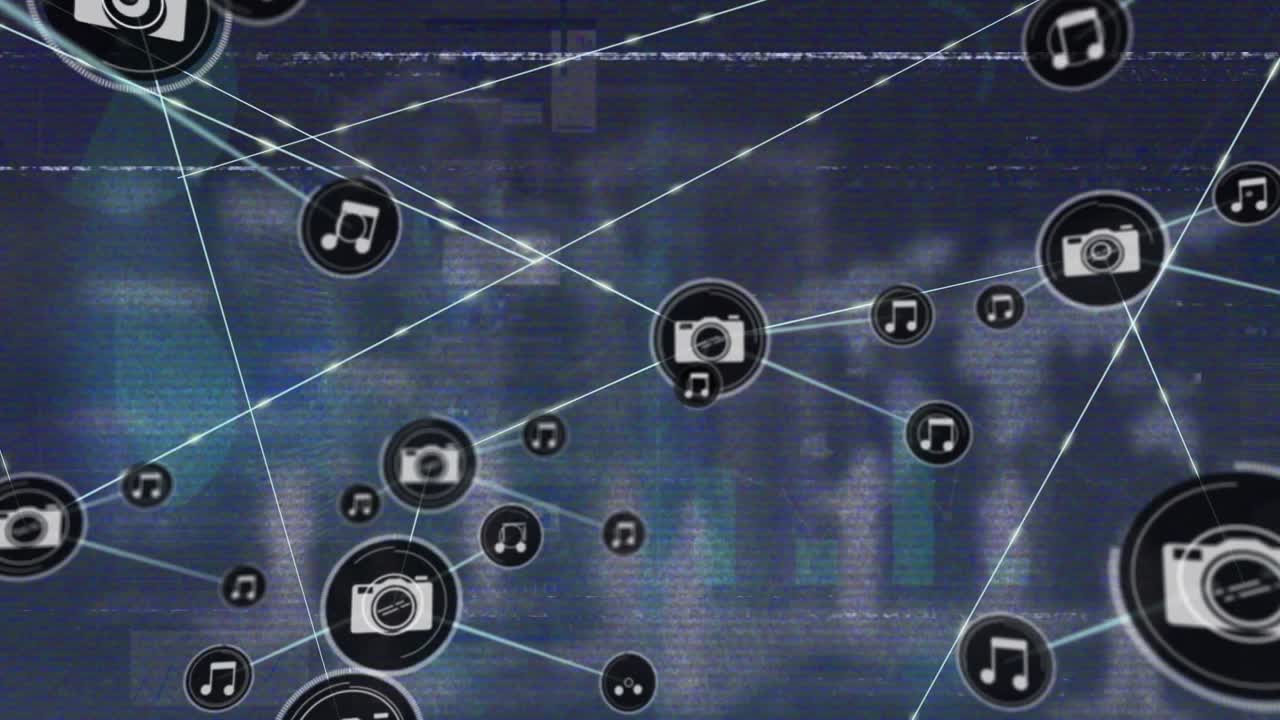 統計データ処理を背景に、デジタルアイコンのネットワークにTVスタティックエフェクトが重なるアニメーション。