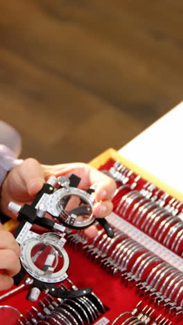 Woman preparing messbrille