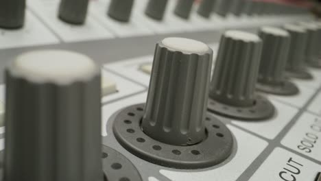 ajuste de los controles del mezclador de audio