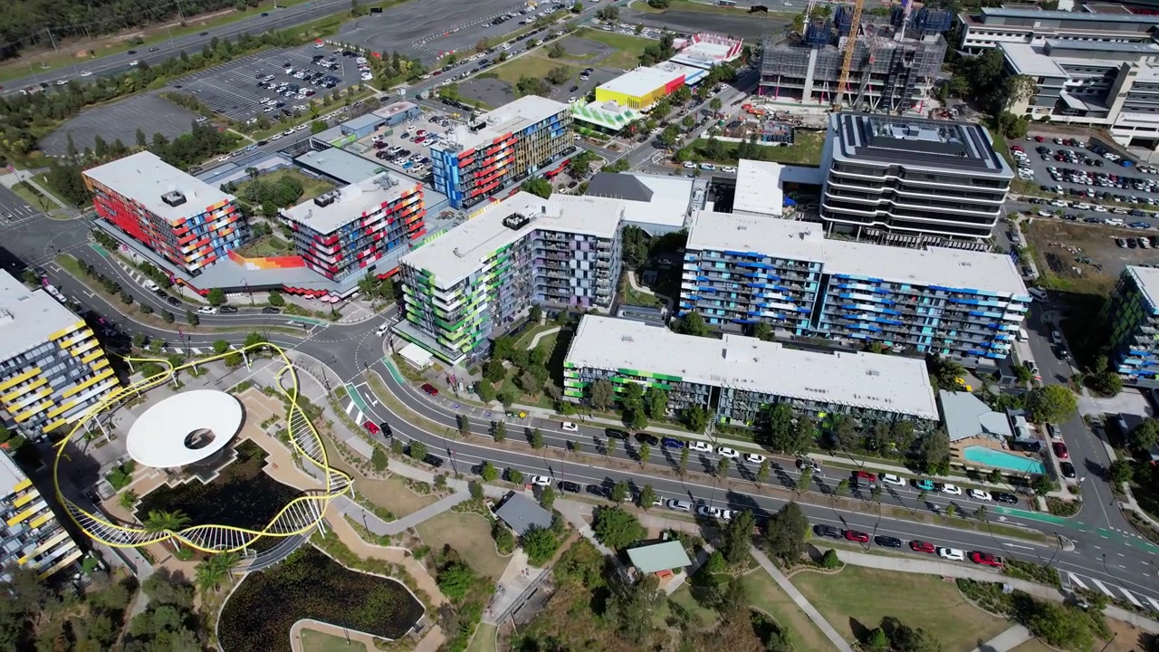 Moderne Gebäude der Smith Collective Apartments in Southport, Queensland, Australien. Luftaufnahme.