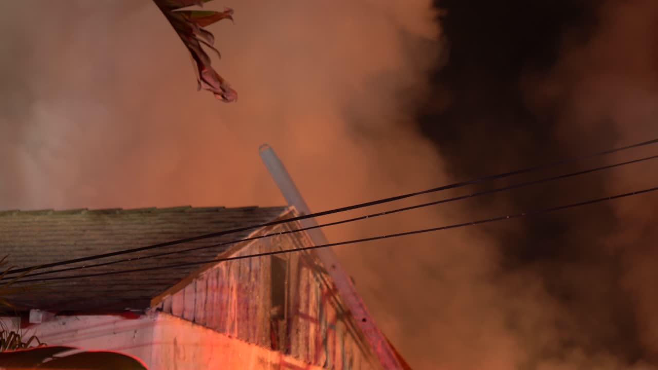 집 화재 후 집에 사다리