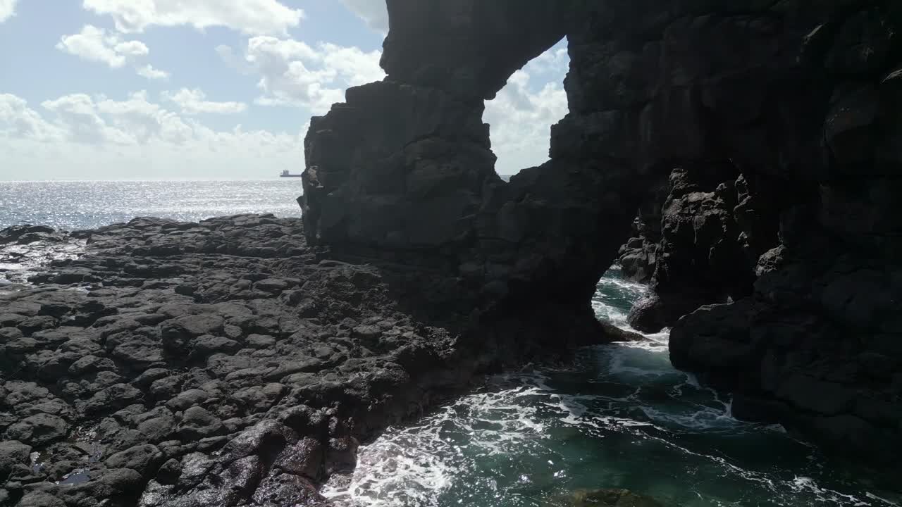 Mauritius - Albion - slow moving view on the stone arch