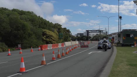 visibilidad policial en la frontera de queensland y nueva gales del sur - prevención de brotes de coronavirus en australia - posibilidad remota