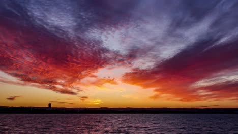 Timelapse-Del-Cielo-Naranja-Y-Morado-Después-Del-Atardecer