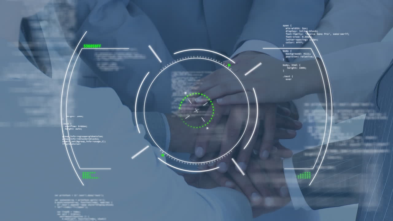 데이터 처리 및 범위 스캐닝 중간 섹션의 사업가 손 스택을 만드는