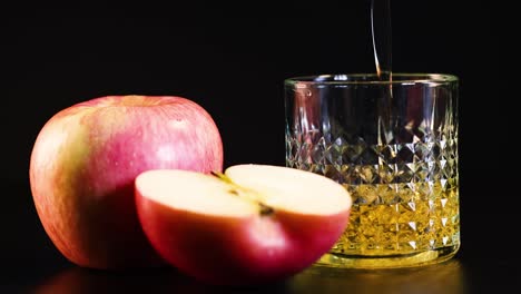Jugo de manzana fresco