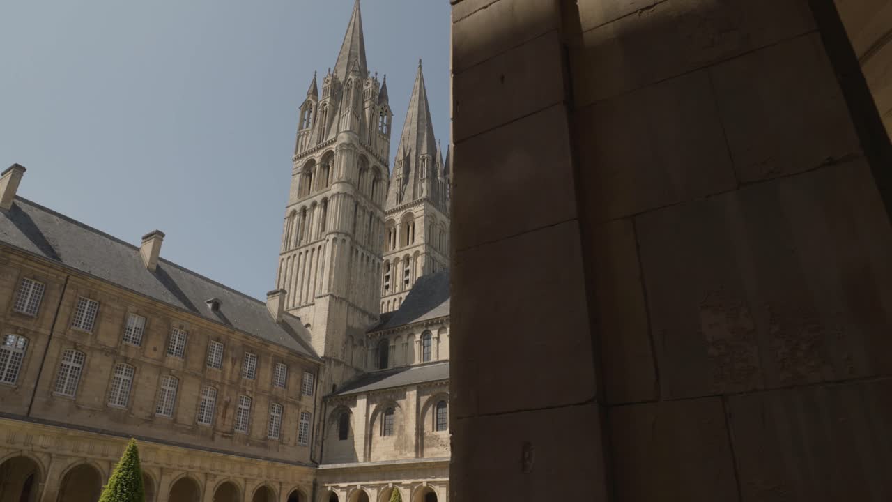 bellissima vista dell'abbazia degli uomini a caen