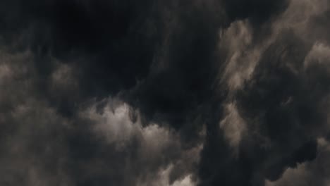 4k-Lightning-during-a-thunderstorm-at-night