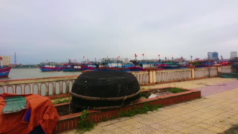 Vietnam-fishing-boats-in-a-river-by-the-river,-ultra-hd