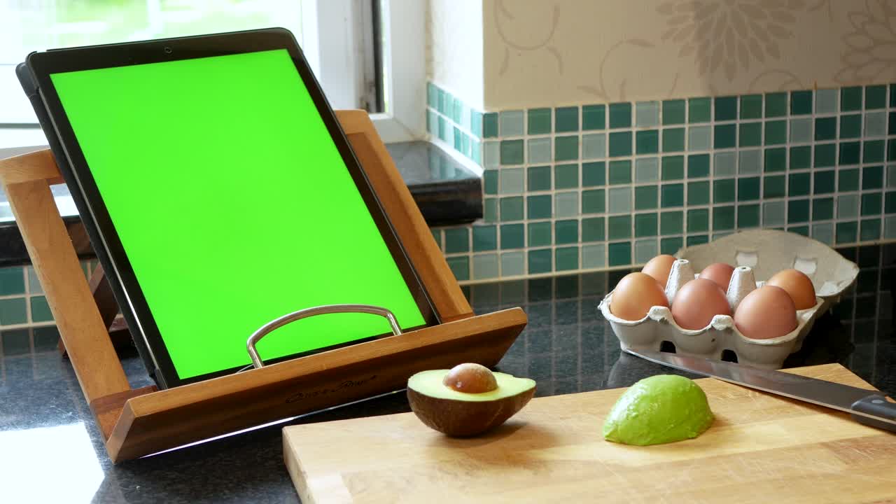 preparación para cocinar y hornear con una receta de tableta de pantalla verde