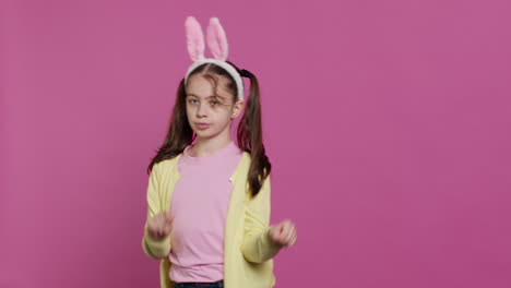 Confident-cheery-girl-showing-dance-moves-in-the-studio