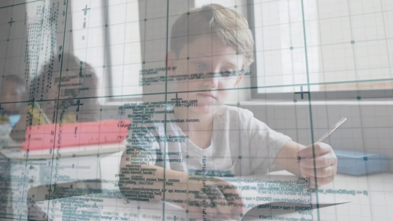 Ein Schüler legt einen Bleistift auf sein Notizbuch, macht Notizen im Unterricht am Fenster, während animierter Text schwebt.