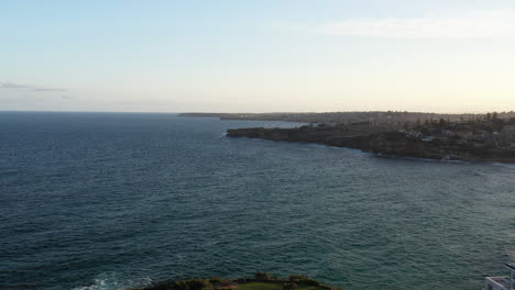 Drone-Volando-Sobre-Bondi-Sur-A-Bronte,-Sydney,-Australia