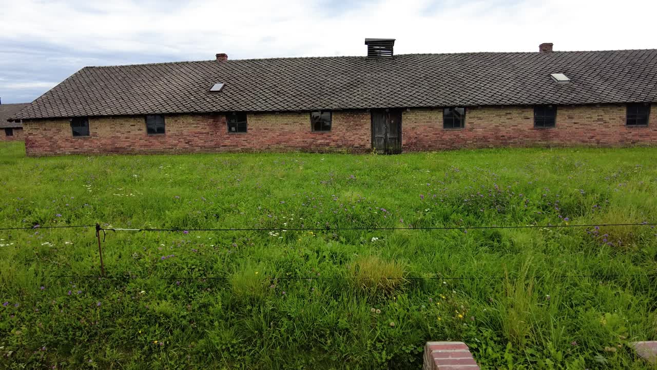 폴란드의 기념관 및 박물관 아우슈비츠 ii-비르케나우의 오래된 막사