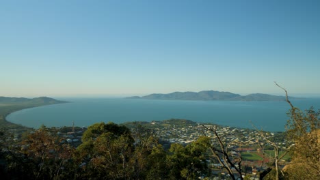 Cima-De-La-Colina-Del-Castillo-Y-Vista-De-La-Isla-Magnética-En-La-Ciudad-De-Townsville