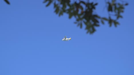 Wasserflugzeug-Fliegen