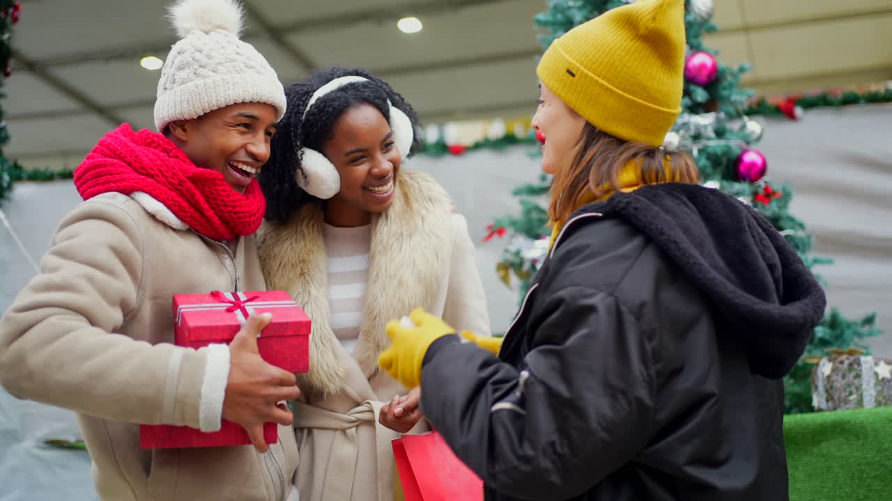 celebración de navidad con amigos
