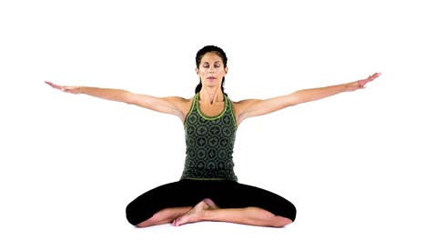mujer en estudio de yoga 01