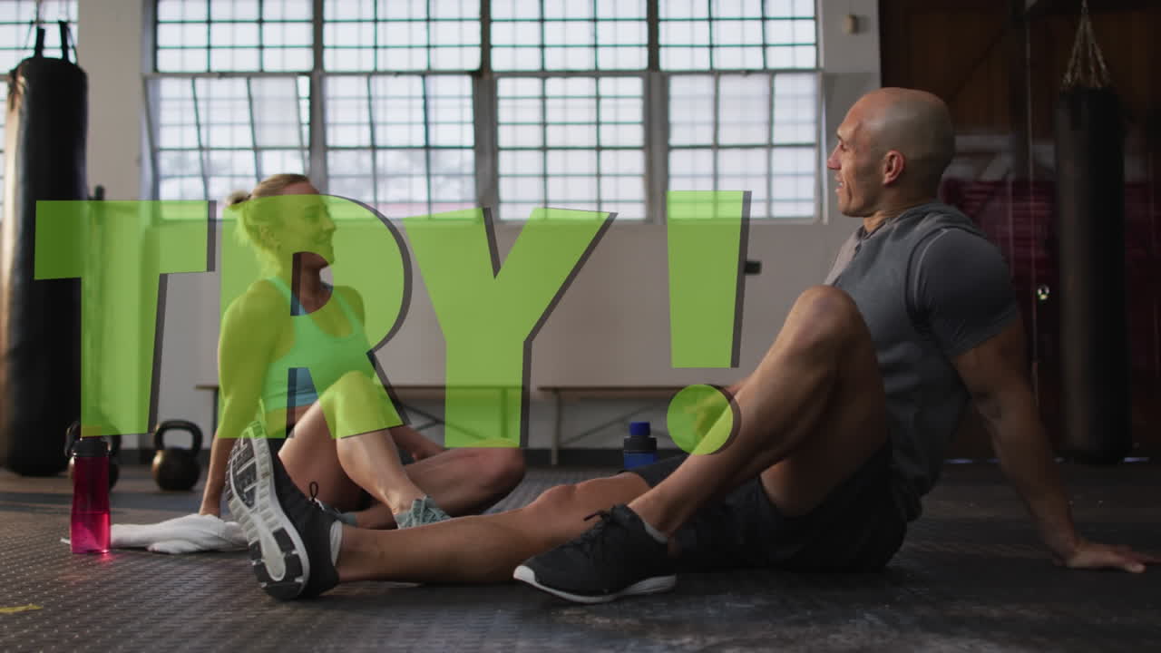 animación de intento de texto sobre pareja caucásica en el gimnasio