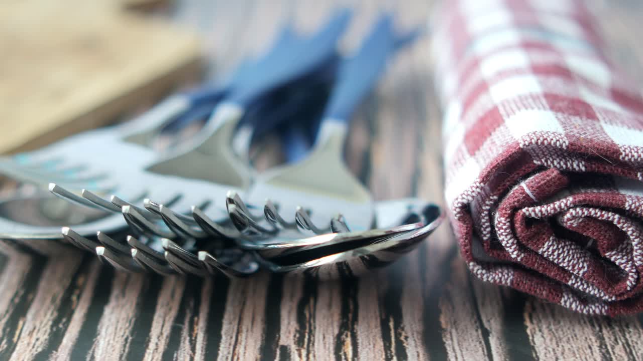 식구 와 킨 을 가진 테이블 세팅