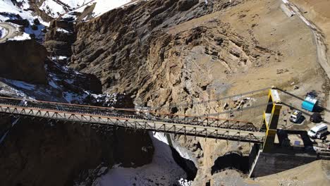 vista aérea desde un avión no tripulado del puente chicham más alto de asia en spiti himachal pradesh india