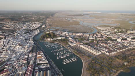 Panoramablick-Auf-Die-Stadt-Ayamonte-An-Der-Mündung-Des-Flusses-Guadiana