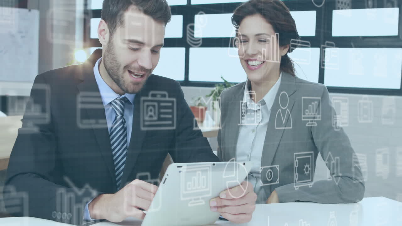 animación del procesamiento de datos sobre diversas personas de negocios en la oficina