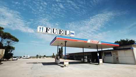 estación de servicio de combustible cerrada y restaurante en australia