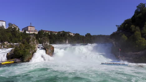 Cámara-Lenta:-Tiro-Que-Se-Acerca-Sobre-La-Cascada-Rugiente-Rheinfall-Schaffhausen-En-Suiza