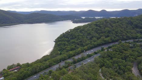 Vehicles-Driving-At-Pacific-Motorway-And-Highway-Through-Green-Forest---Mooney-Mooney-Creek-In-NSW,-Australia