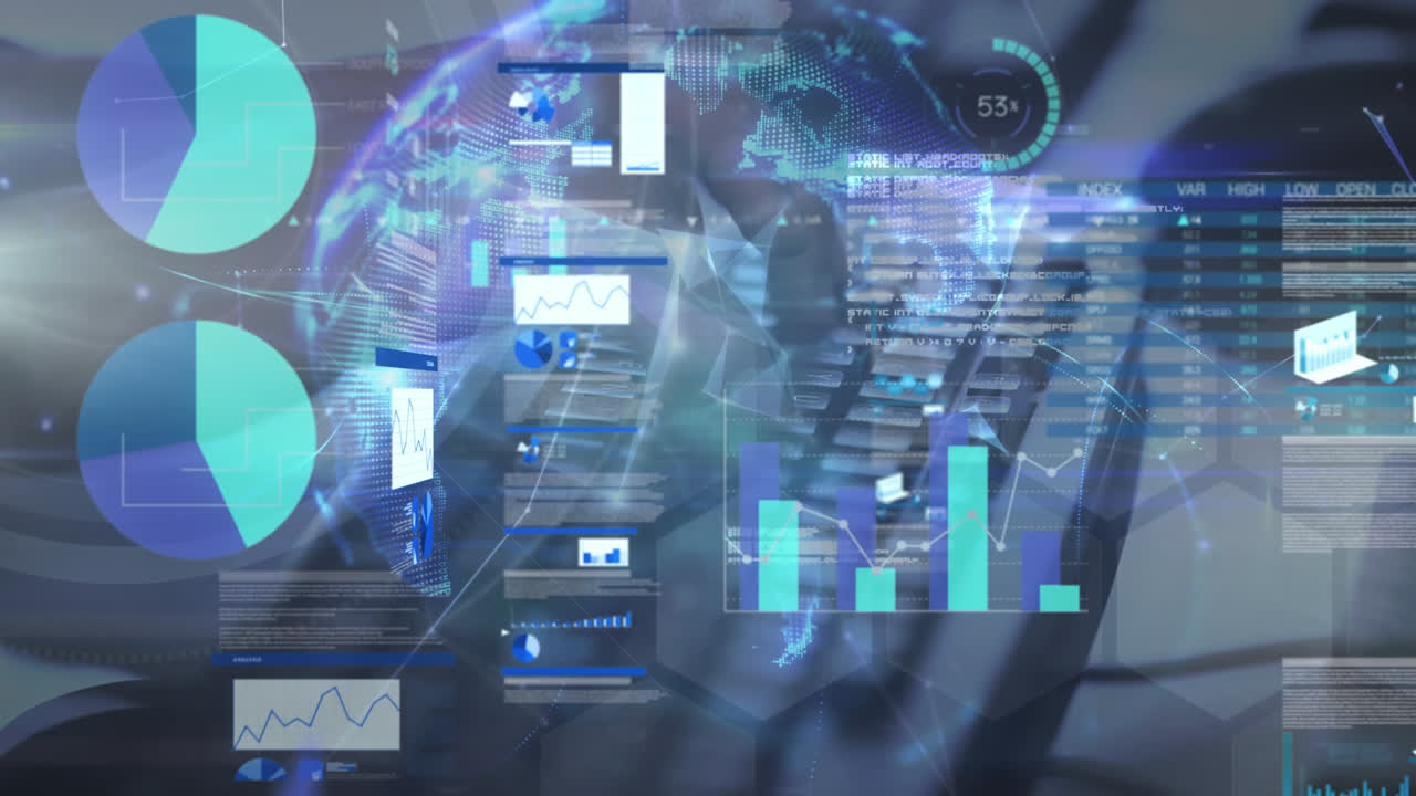 animación del procesamiento de datos y globo sobre las manos escribiendo en el teclado