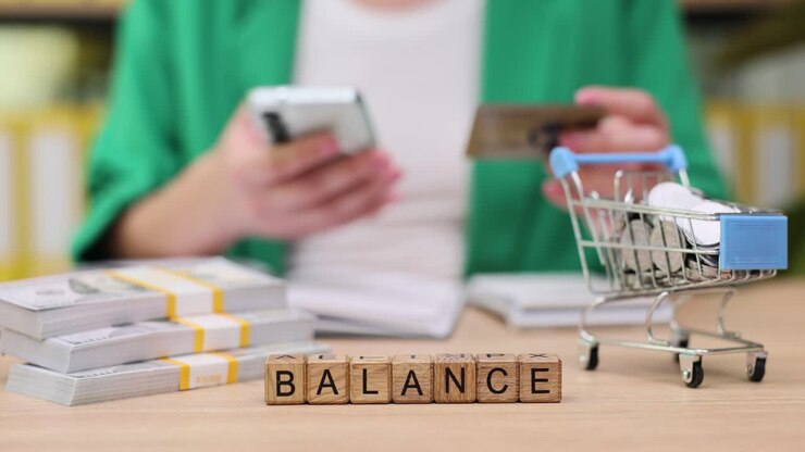 Managing Balance and Finance with Online Shopping and Credit Cards