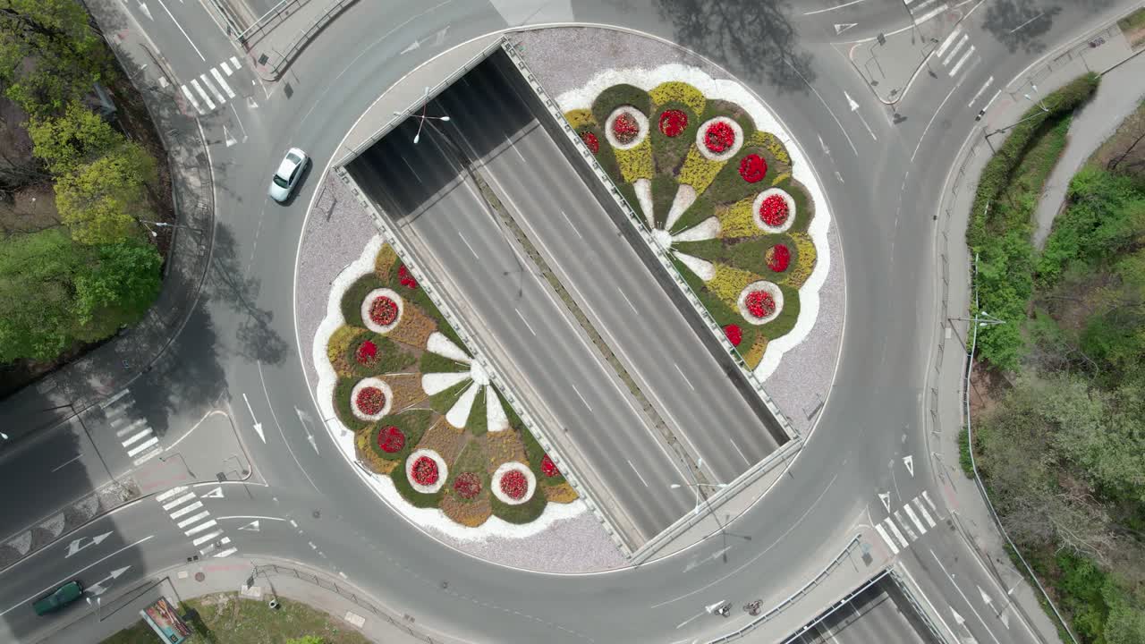 top drone shot de una rotonda en sofia, bulgaria