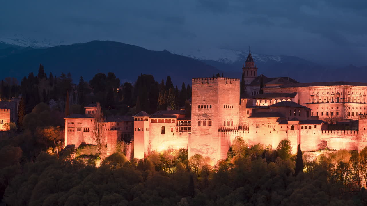 puesta de sol con la alhambra de granada como tema principal