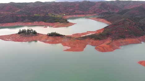 presa arade, bajo nivel de agua en otoño
