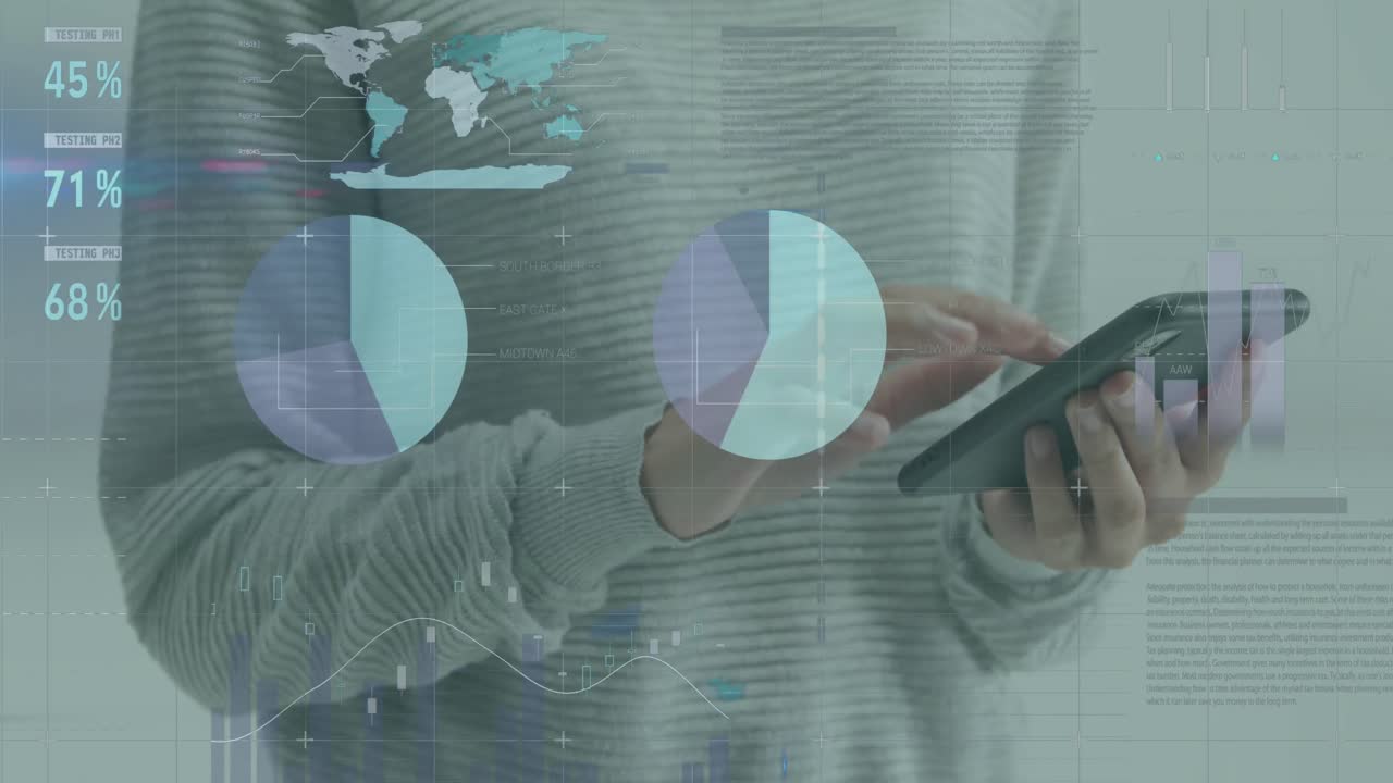 animación del procesamiento de datos sobre una mujer caucásica que usa un teléfono inteligente