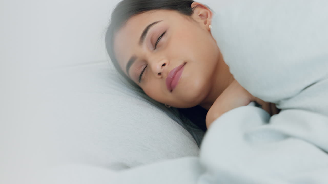 피곤한 여자, 평화롭게 잠을 자고