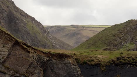 Wide-shot-of-the-Cornish-cliffs-at-Hartland-Quay,-Stoke,-Hartland,-Bideford