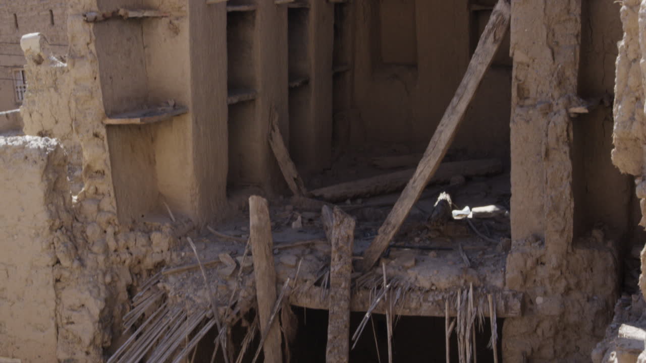 Ruines de Birkat Al Mouz, Berqut al Moz, à Oman, plan large, bascule vers le haut
