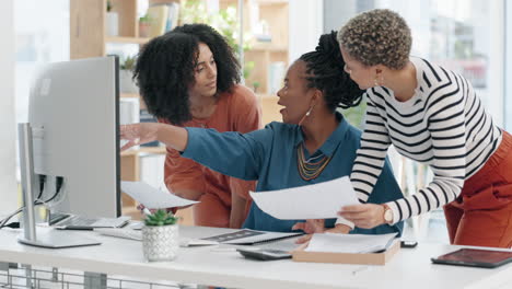 Unternehmen,-Mitarbeiter-Und-Frauen-Beim-Brainstorming