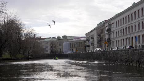 Vallgraven-City-Moat-in-Gothenburg,-Sweden,-wide-shot