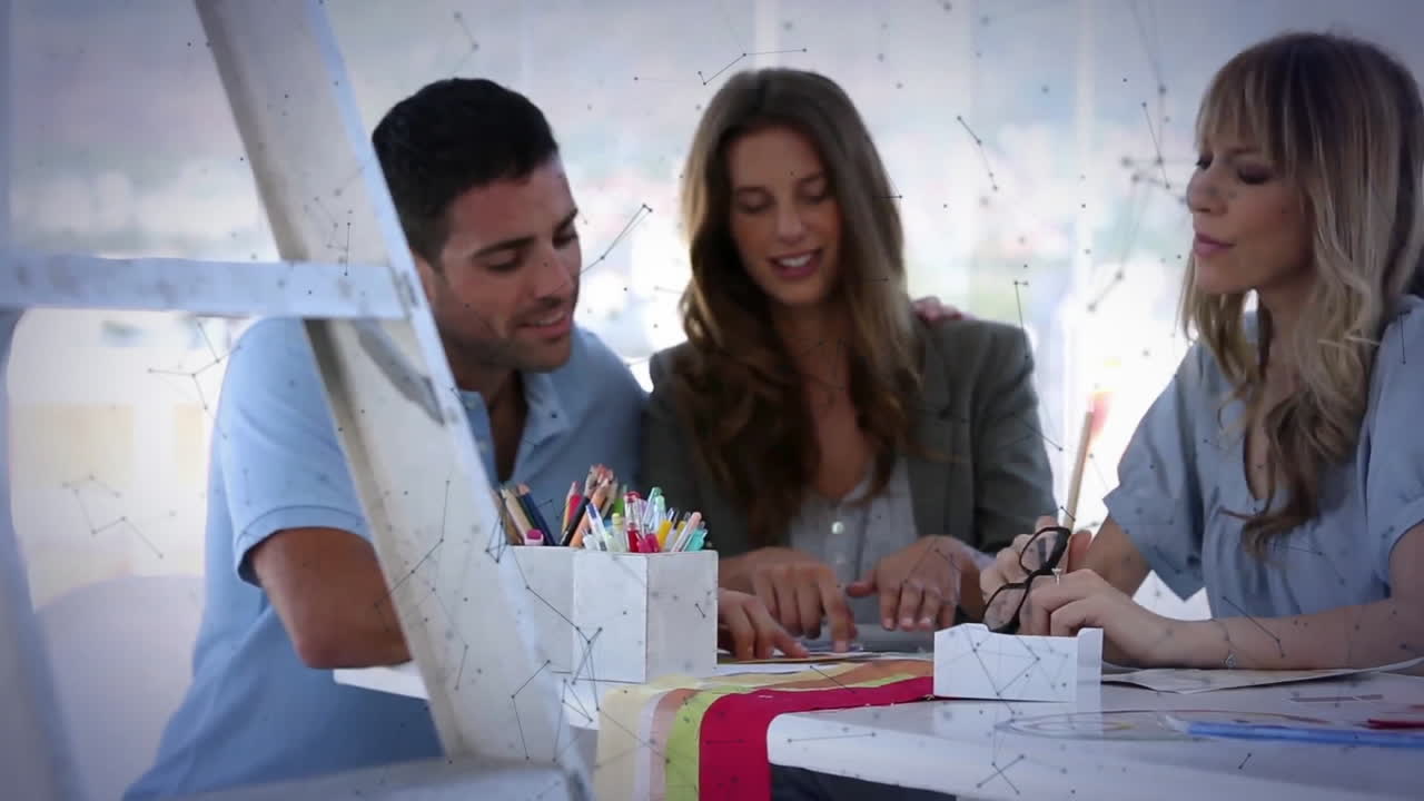 animación de la red de conexiones entre diversos colegas que se reúnen en la oficina