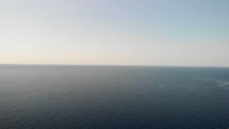 스페인 마요르카 칼라 피구에라(spain mallorca cala figuera)는 nd 필터를 사용하여 4k 24fps의 드론과 dji mavic air를 사용하여 하루 중 다른 시간에 위에서 봅니다.