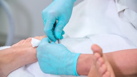 Taking-care-of-the-client's-feet-in-a-beauty-studio-during-a-pedicure