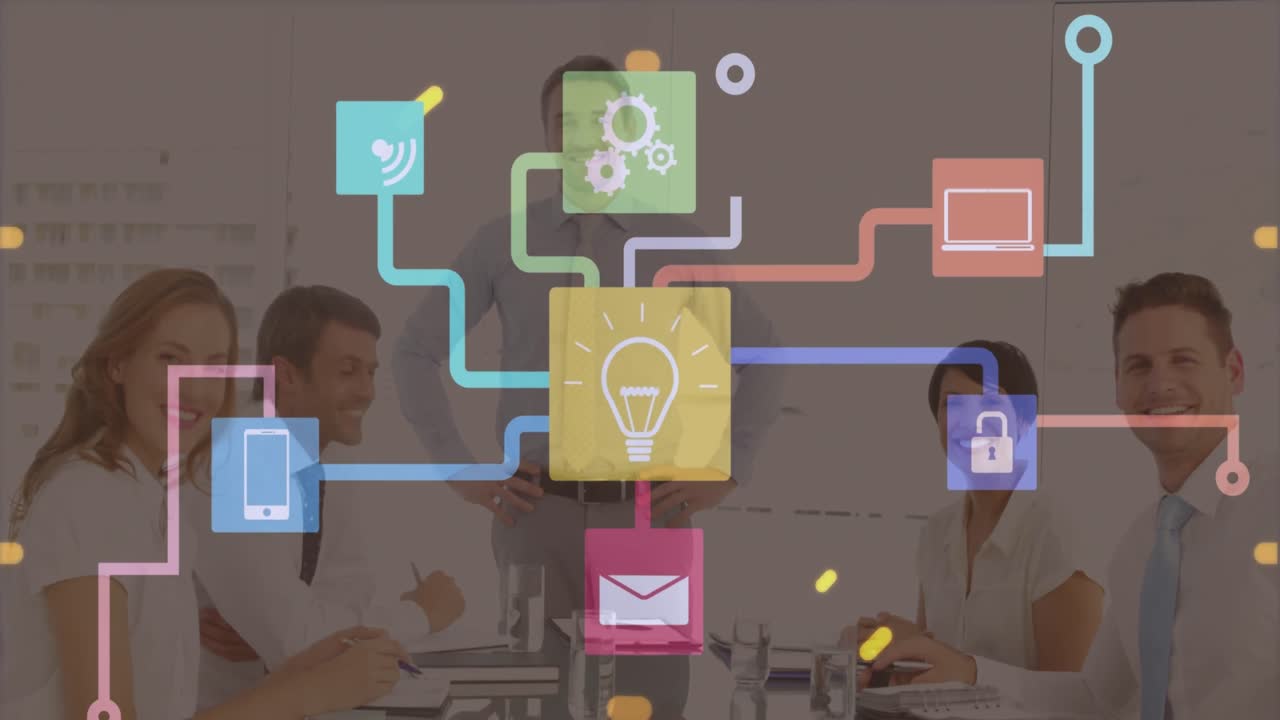 animación de una red de iconos digitales sobre diversos empresarios sonriendo juntos en la oficina