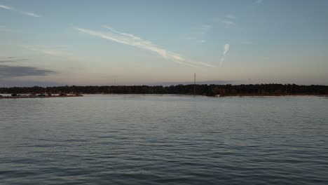 Anochecer-Cerca-De-Pelican-Point-En-Weeks-Bay,-Alabama